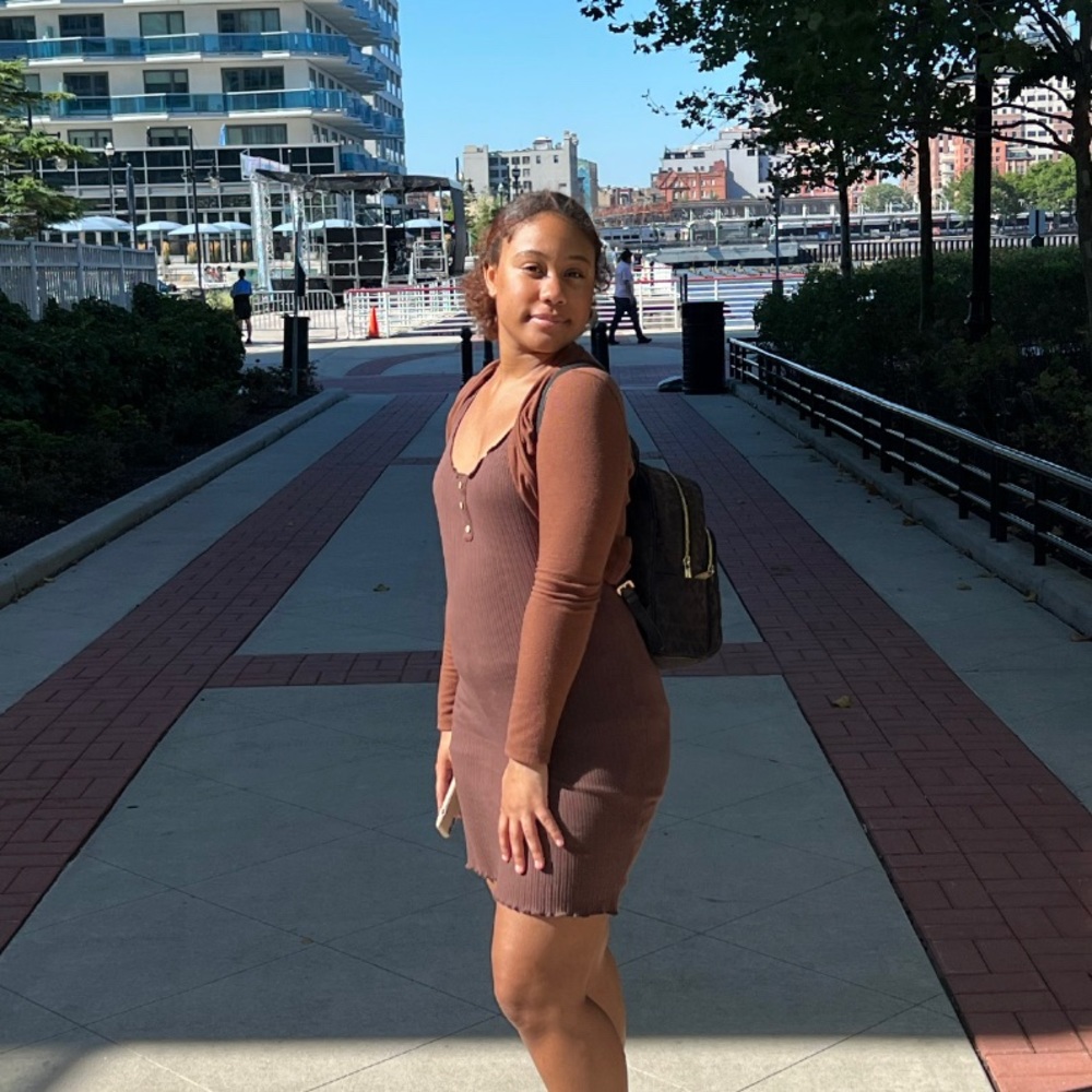 Meet your Posher, Taina